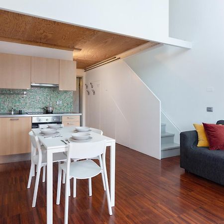 Apartamento White And Brown Exclusive Loft With Terrace - Free Parking - M2 Station Milán Exterior foto