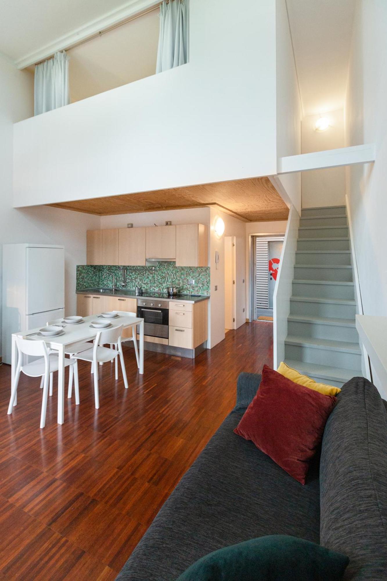 Apartamento White And Brown Exclusive Loft With Terrace - Free Parking - M2 Station Milán Exterior foto
